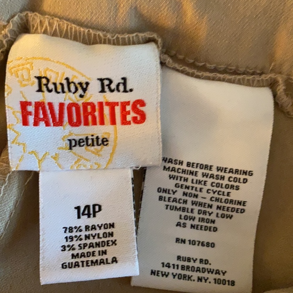 Ruby Rd Capris. Size 14P. Beige - Picture 4 of 4